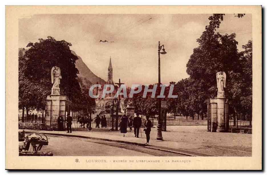 Lourdes - Entree de l'esplanade la Basilique - CPA 