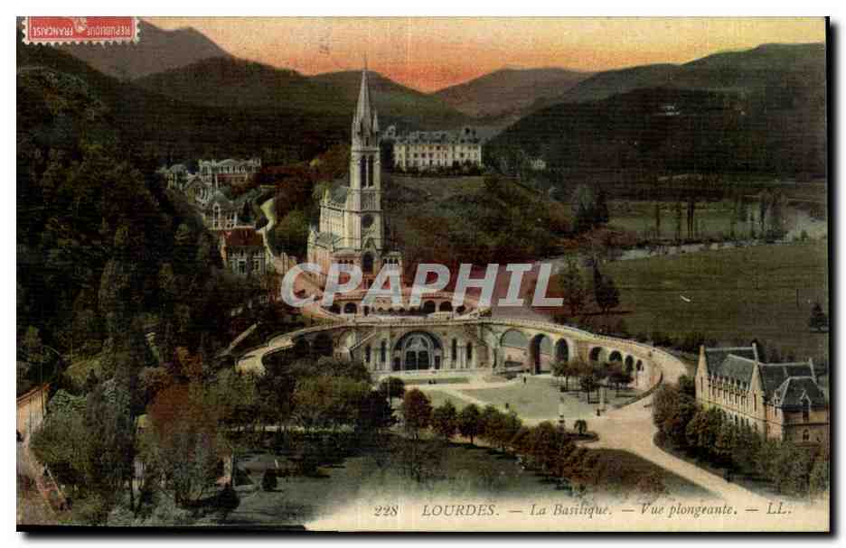 Lourdes CPA La basilique Vue plongeante