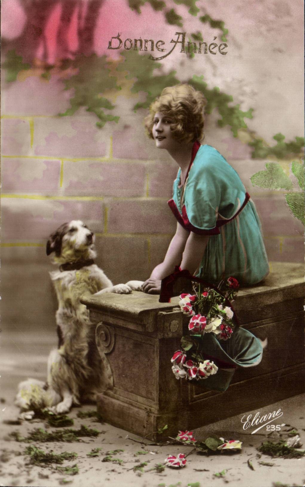 CPA Fantaisie Femme Bonne annee Chien