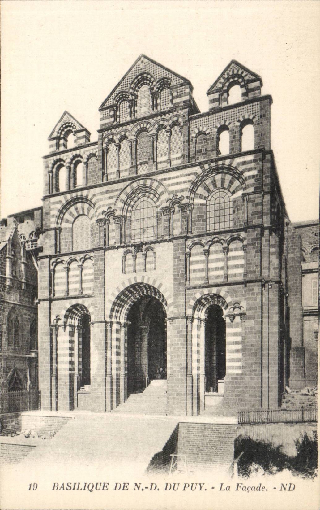 Basilique de N.-D. du Puy — La Façade — ND — Éditeur ND, n°19