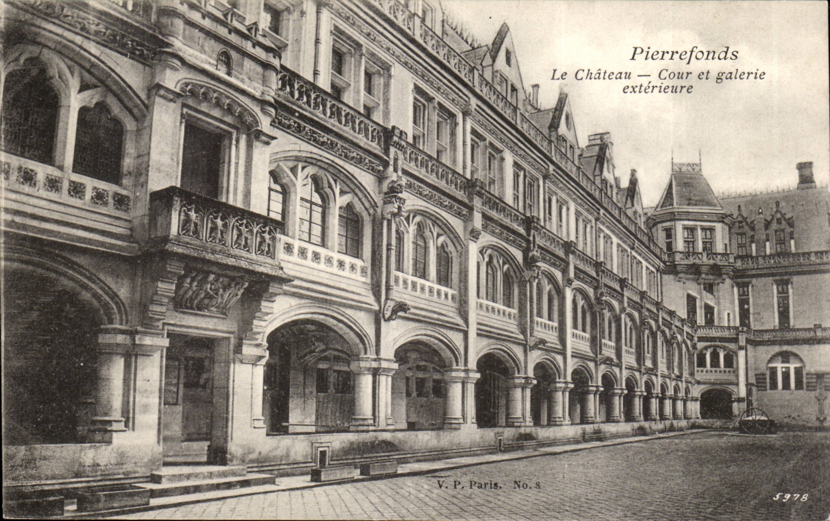 Pierrefonds — Le Château — Cour et galerie extérieure — V.P. Paris, No. 8