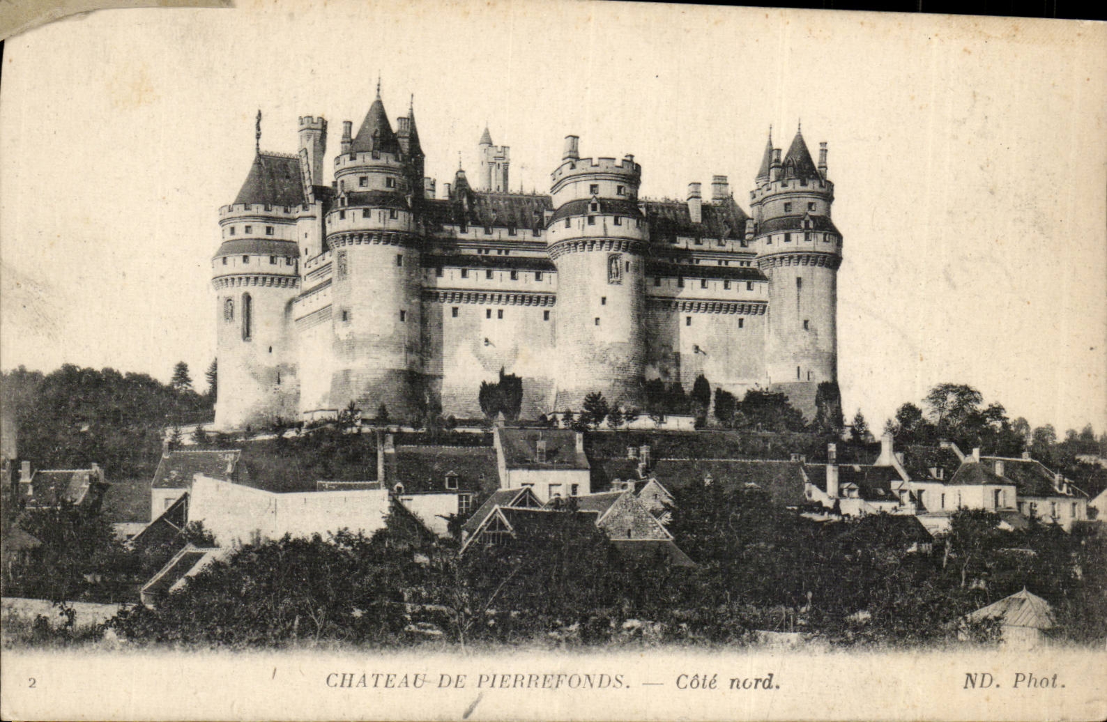 Château de Pierrefonds — Côté nord — ND. Phot.