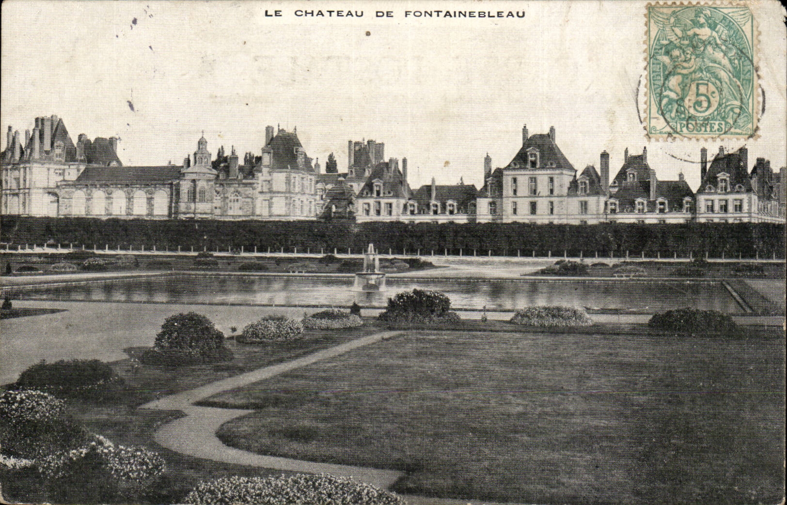 El Castillo de Fontainebleau — vista de los jardines y del castillo — editor no identificado