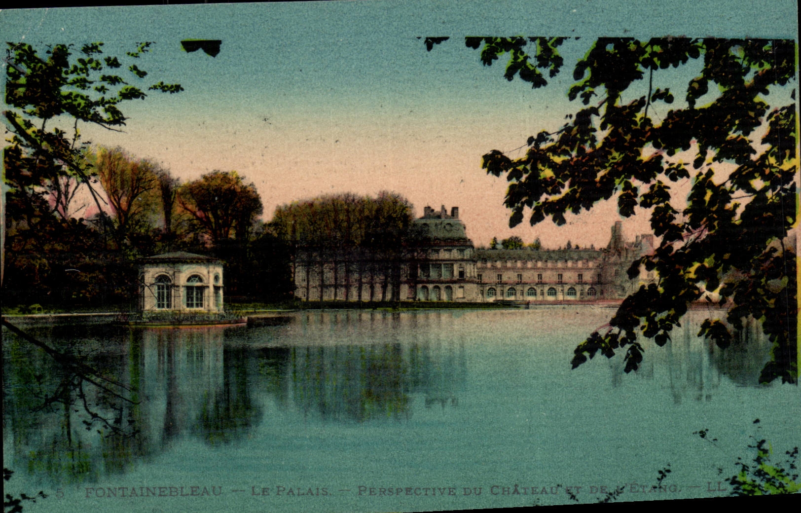 Fontainebleau — El Palacio — Perspectiva del Castillo y del Lago — LL