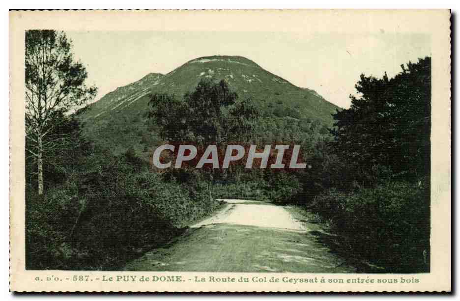 Le PUY de DOME — La Route du Gol de Geyssat à son entrée sous bois — J. Goutierfanges, Édit. Olliergues (P.-de-D.)