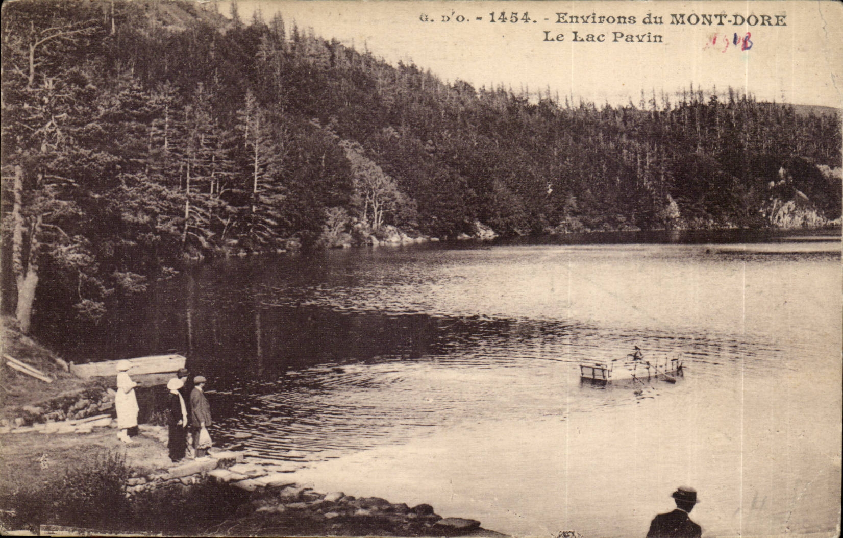 Environs du Mont Dore CPA Le lac Pavin