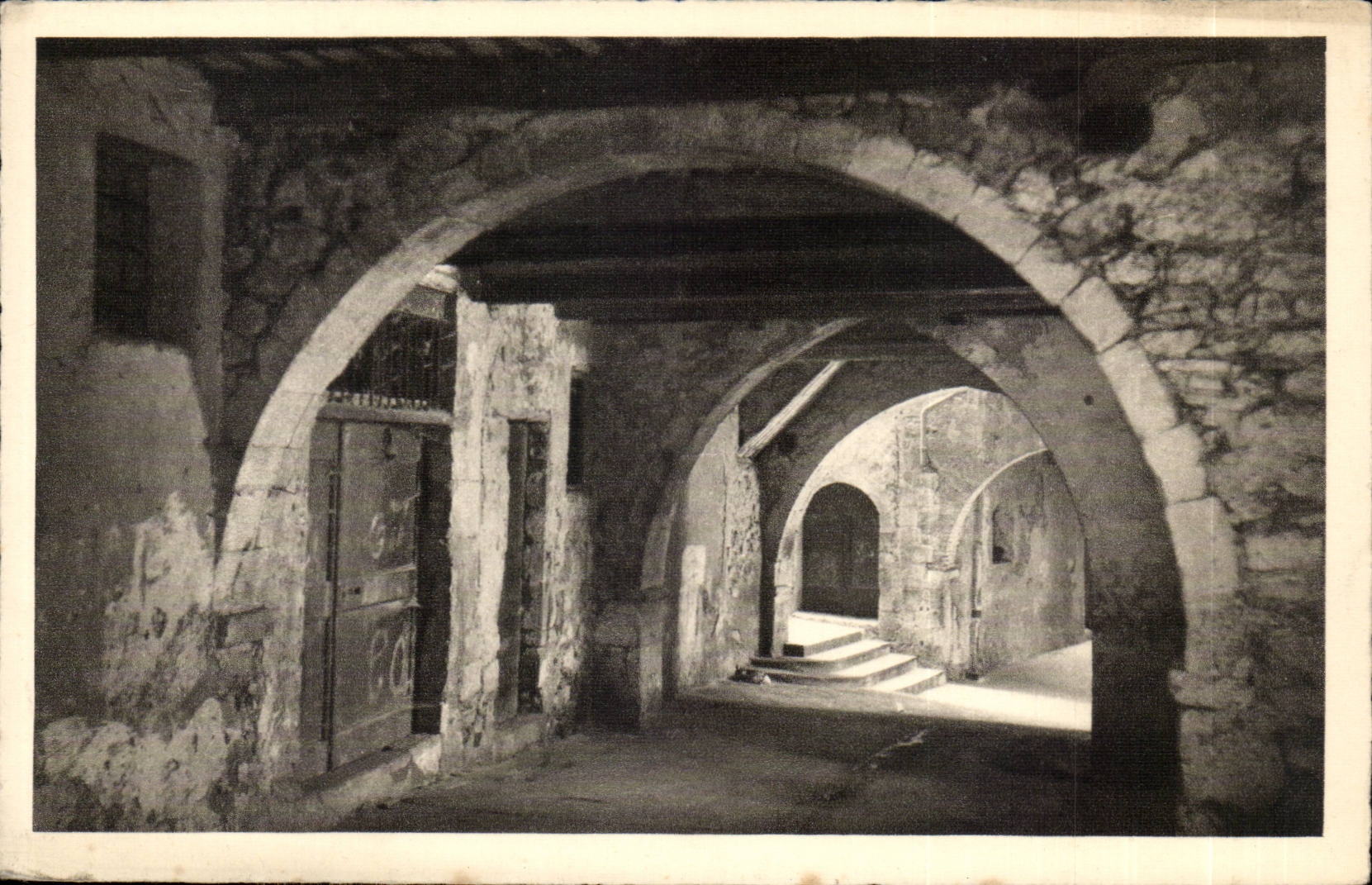 Villefranche-sur-Mer — La rue des voûtes — Carte postale