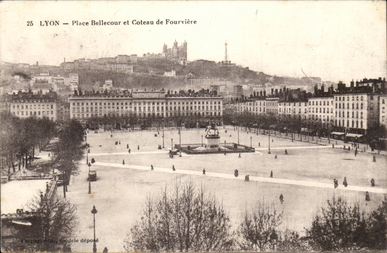 Lyon CPA Place Bellecour et coteau de Fourviere