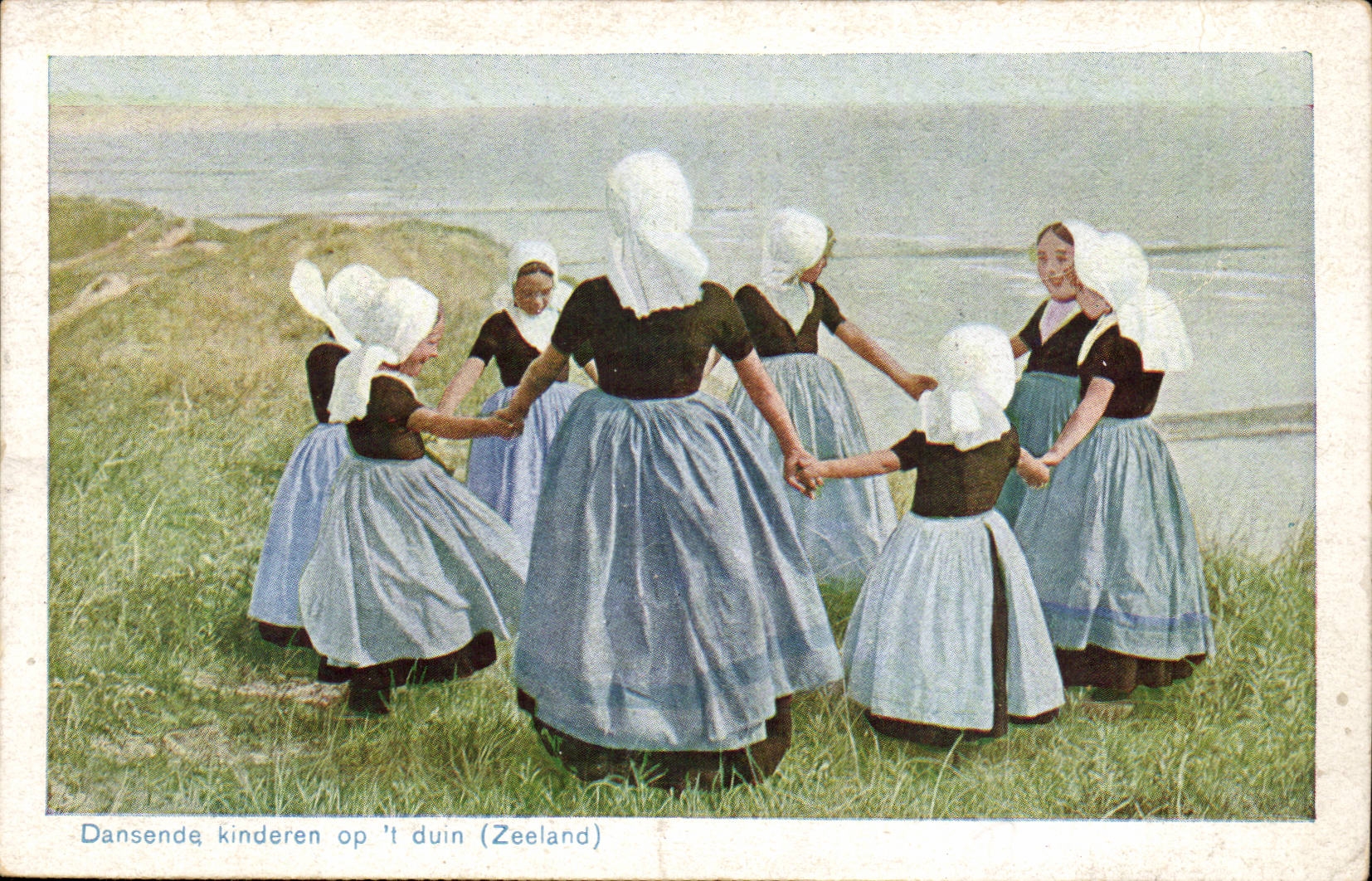 DANSANTES ENFANTS SUR LE DUNES (ZÉELAND) — D.B.M. 15 — Imprimée en Hollande