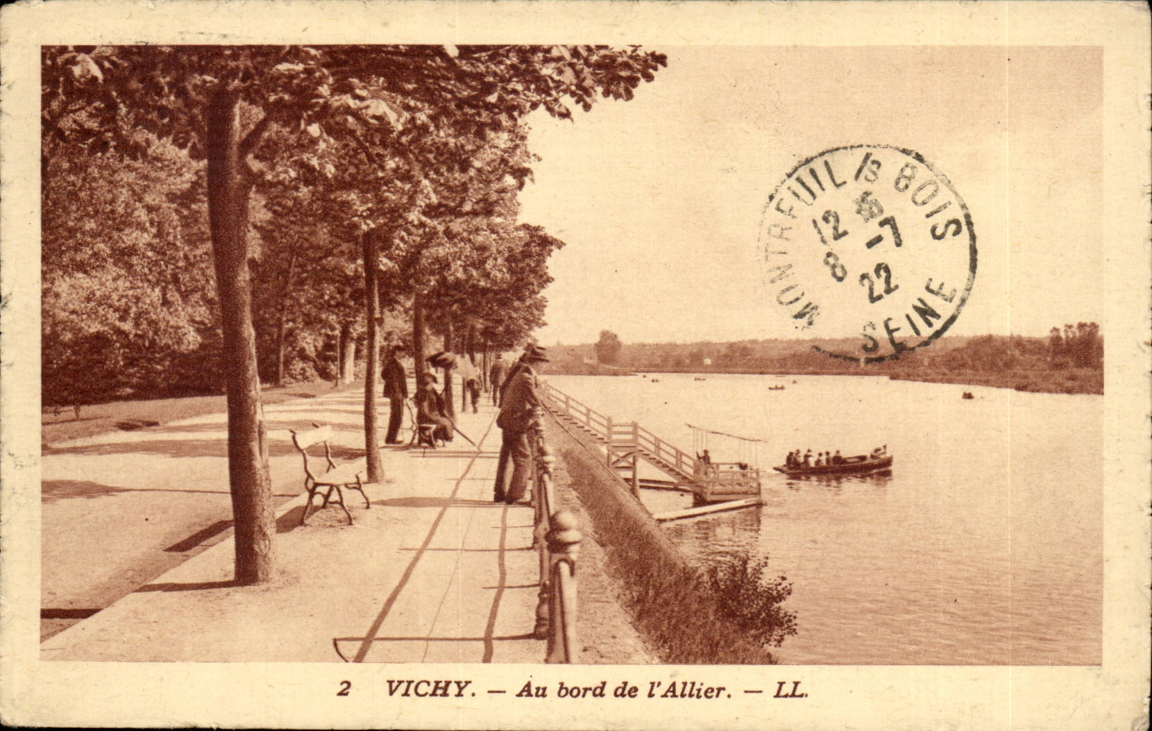 Vichy CPA Au bord de l'allier