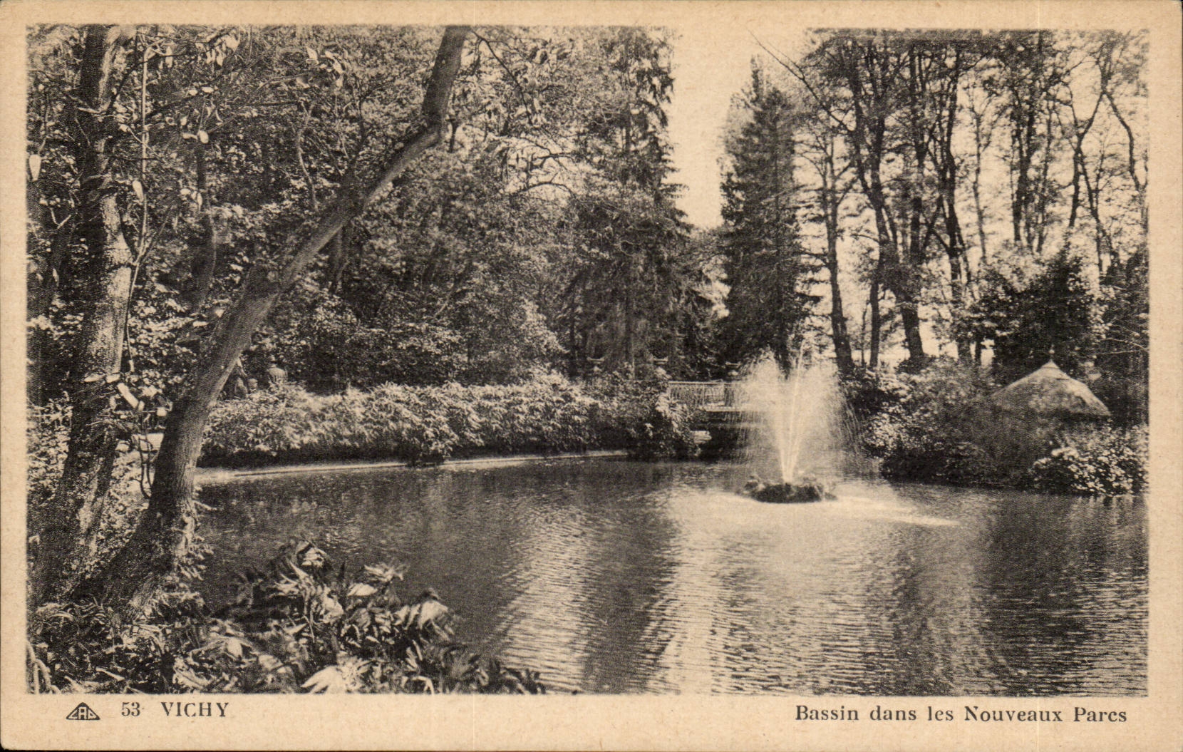 Vichy CPA Bassin dans les nouveaux parcs