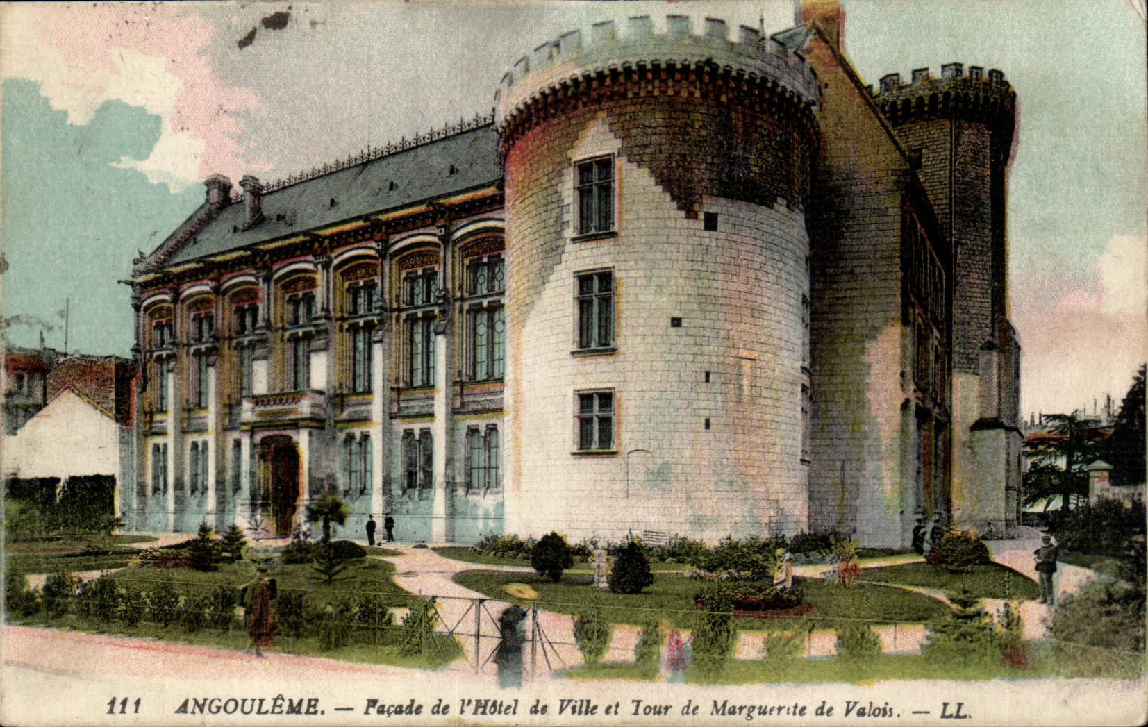 Angoulême — Façade de l'Hôtel de Ville et Tour de Marguerite de Valois — LL. N° 111