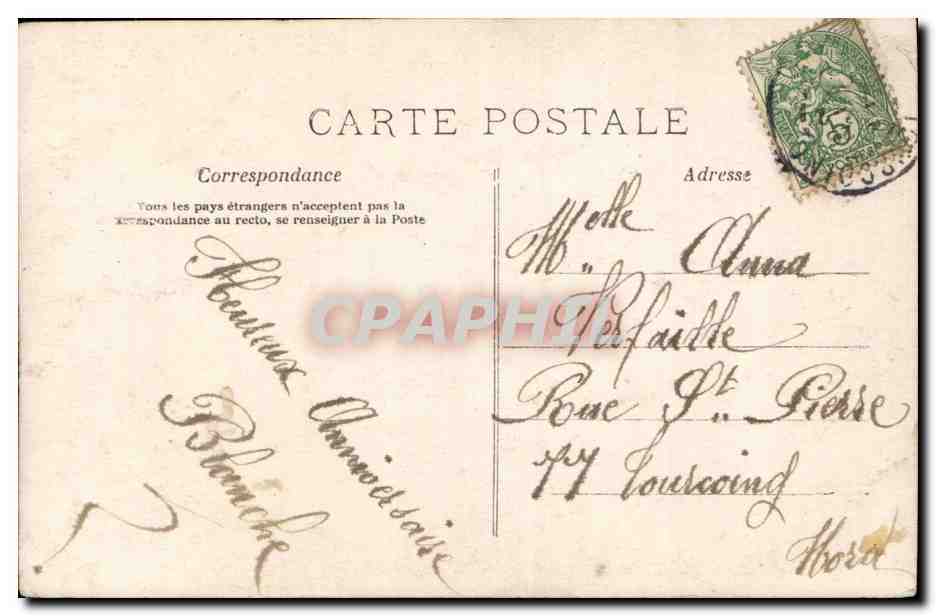 Femme en robe à motifs — avec bouquet de fleurs — éditeur non identifié — Reverso