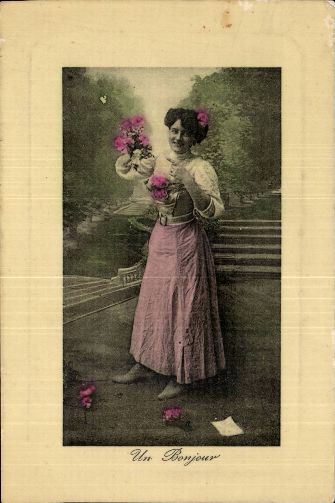Fantaisie - Femme - Un Bonjour - woman smiling with flowers - CPA 