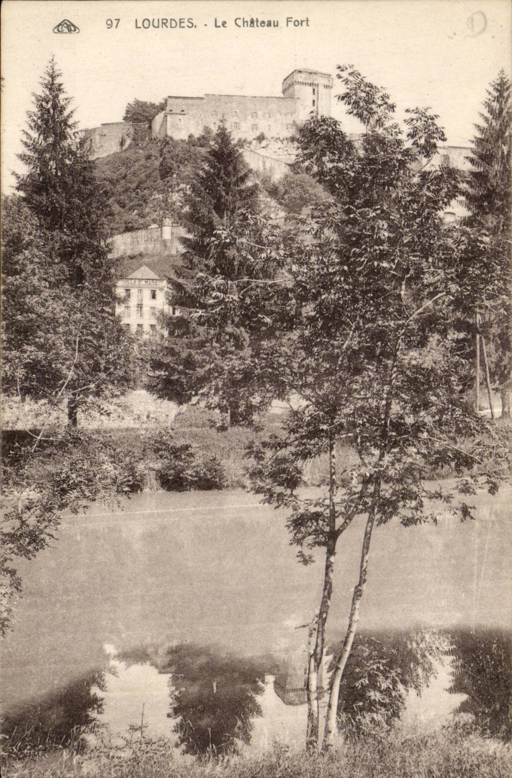 Lourdes - Le Chateau Fort - CPA 