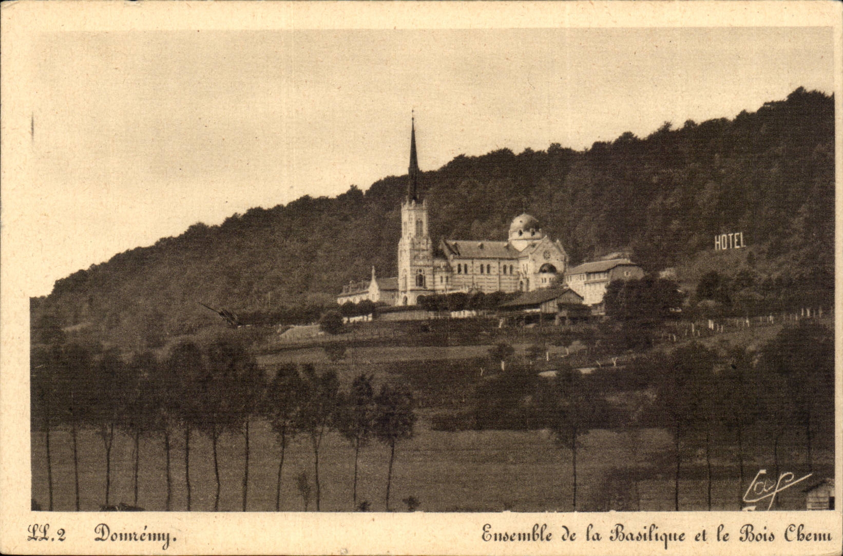 Dommémy — Ensemble de la Basilique et le Bois Chemu — LL.2