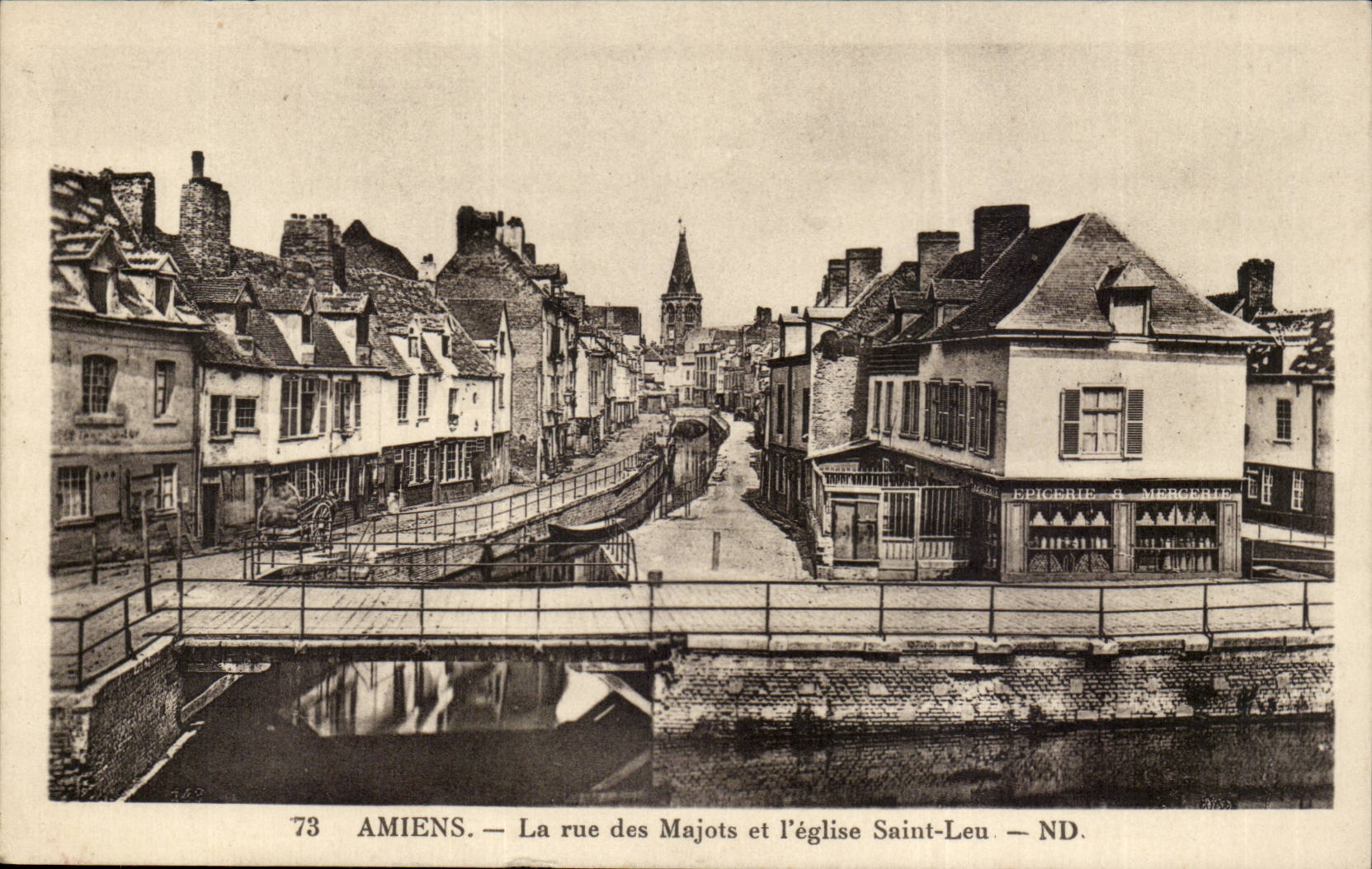 Amiens — La rue des Majots et l'église Saint-Leu — ND.
