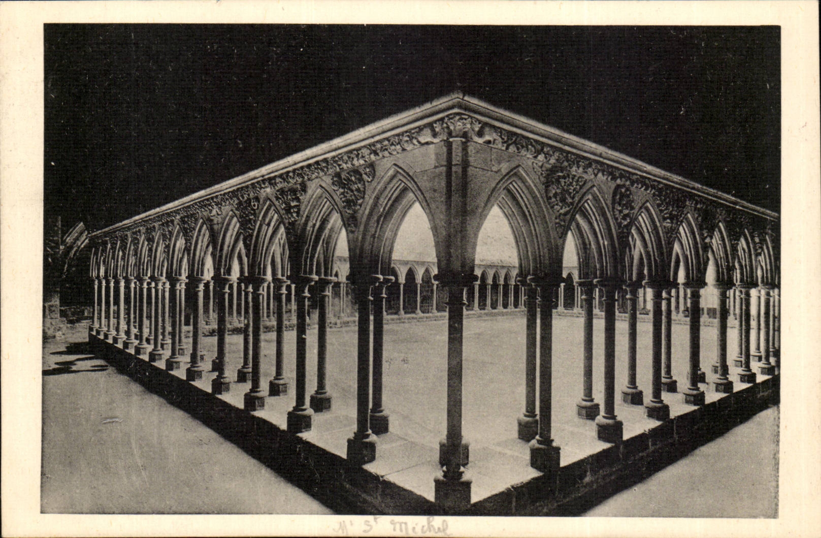 Mont Saint Michel CPA Le cloitre