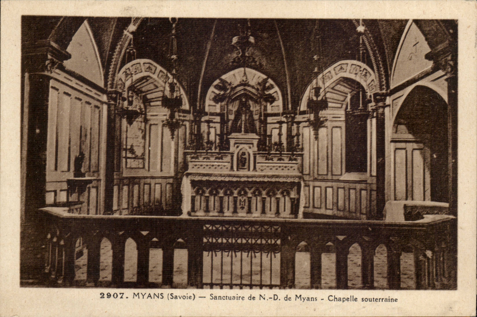 Myans CPA Sanctuaire de ND de Myans Chapelle souterraine