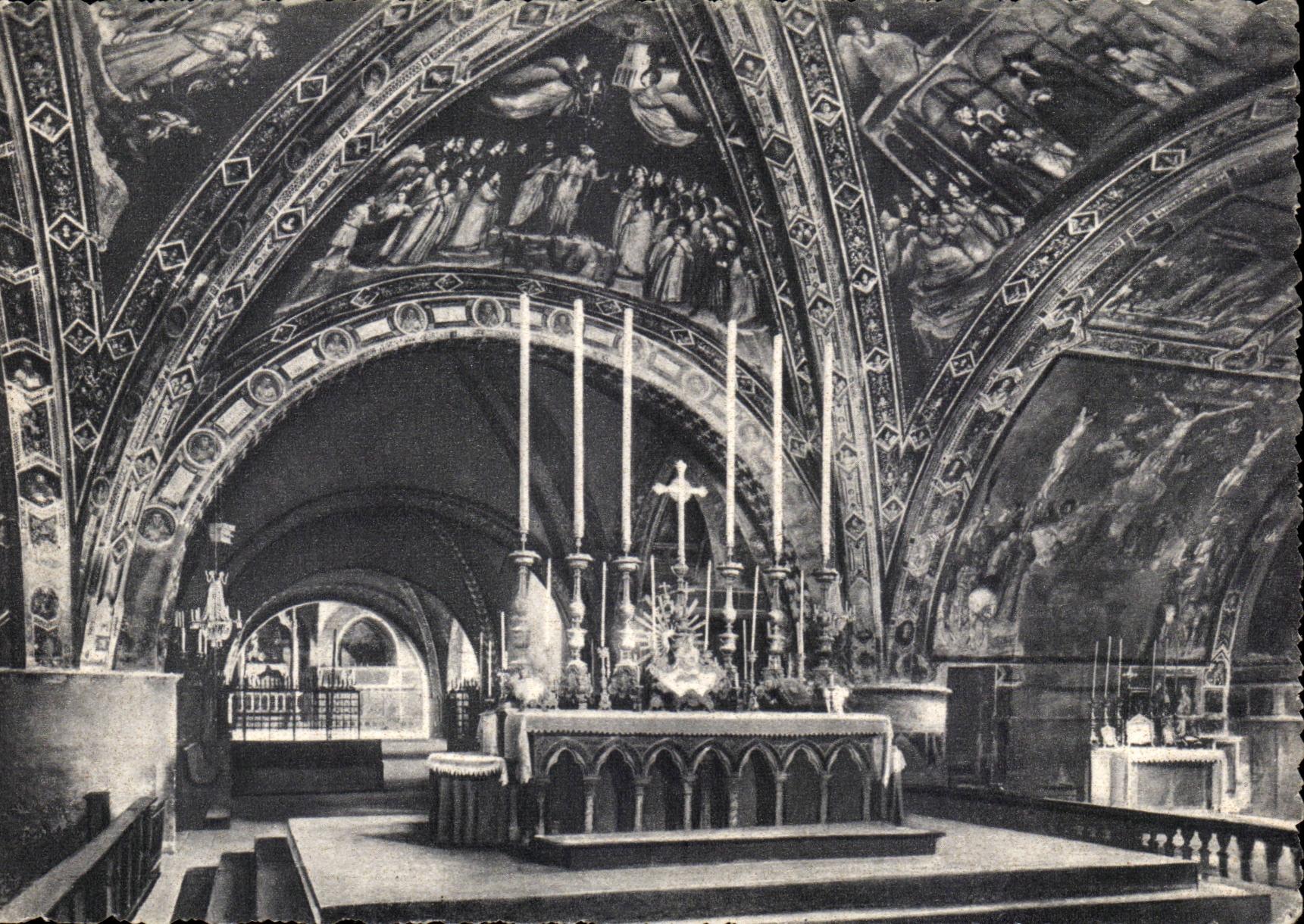 Italie ITalie Assisi CPA Chiesa inferiore di S Francesco Altare Maggiore St Francois