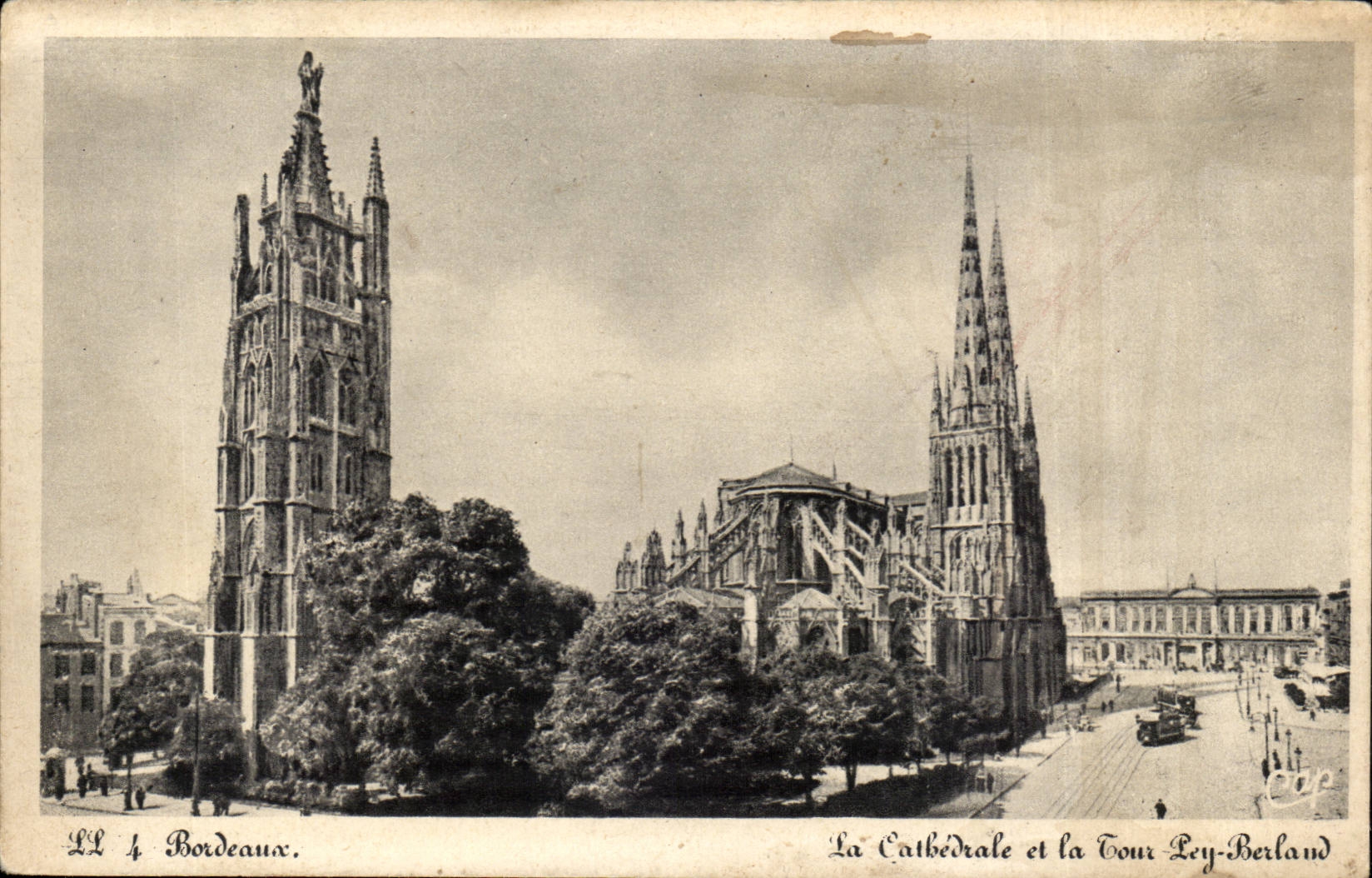 Bordeaux CPA La cathedrale et la Tour Ley Berland
