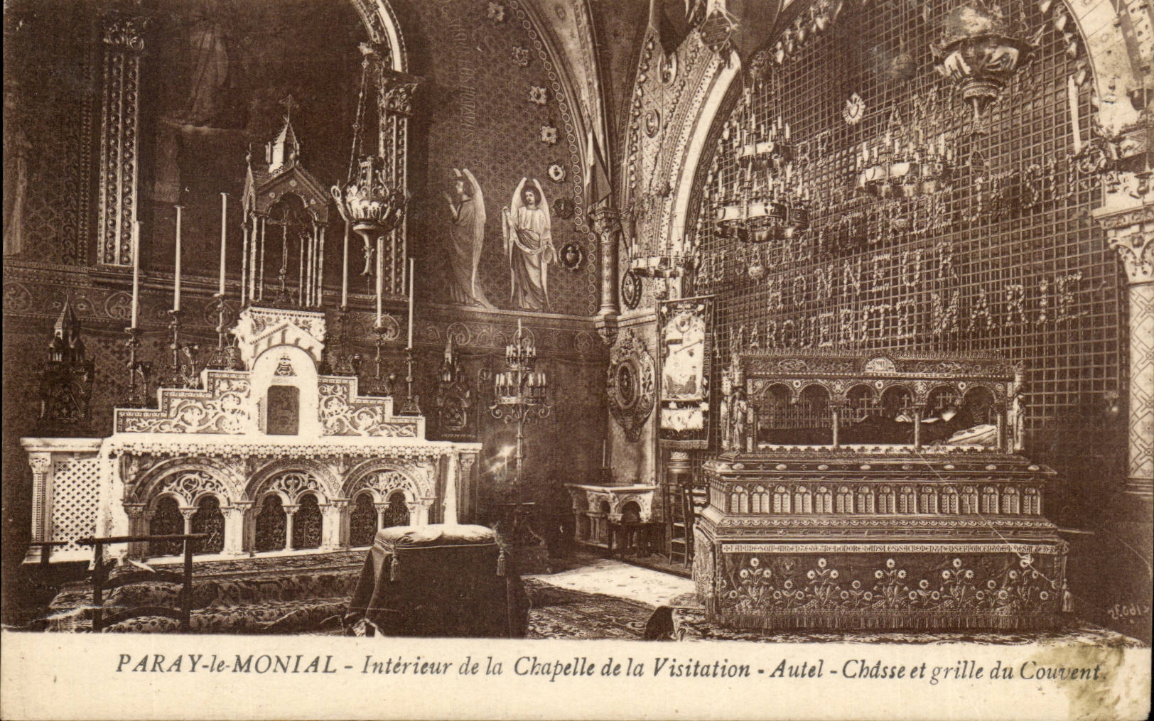 Paray-le-Monial - Intérieur de la Chapelle de la Visitation - Autel - Châsse et grille du Couvent