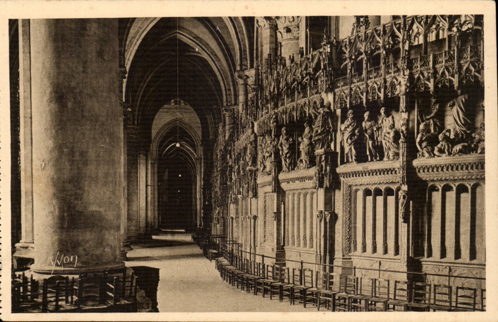 Chartres — Intérieur de la Cathédrale — Le Déambulatoire — Éditions d'Art YVON, Paris