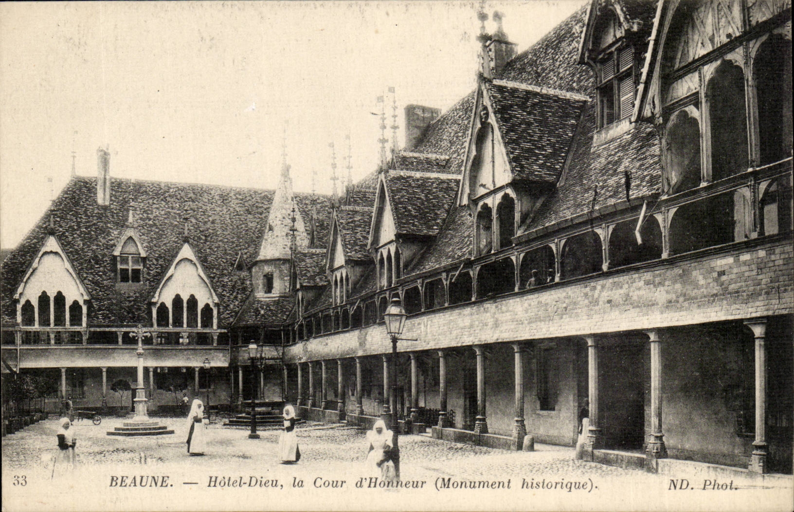 Beaune CPA Hotel dieu la courd 'honneur (monument historiqe)