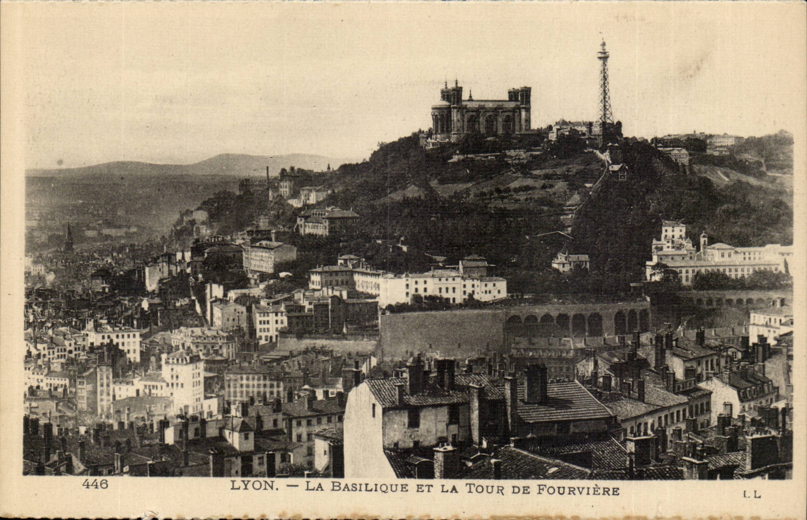 Lyon CPA la basilique et la tour de Fourviere