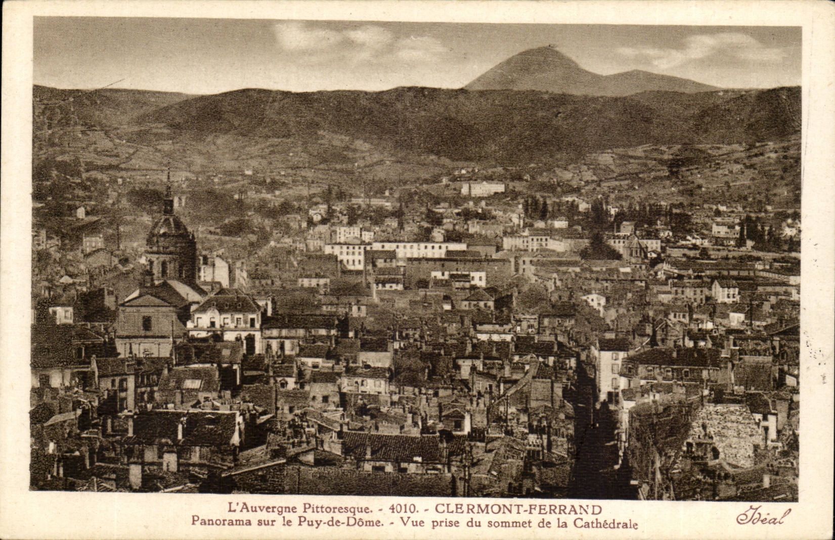 Clermont Ferrand CPA Panorama du Puy de Dome Vue prise du sommet de la cathedrale