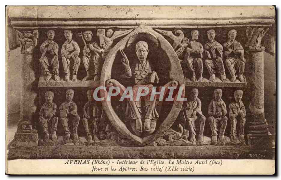 Avenas (Rhône) — Innenraum der Kirche. Der Hauptaltar (Vorderseite) — Jesus und die Apostel. Relief (11. Jahrhundert)
