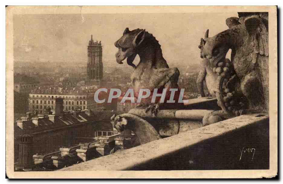 Paris CPA Notre DAme de Paris A gauche les chimeres Tour St Jacques et SAcre Coeur