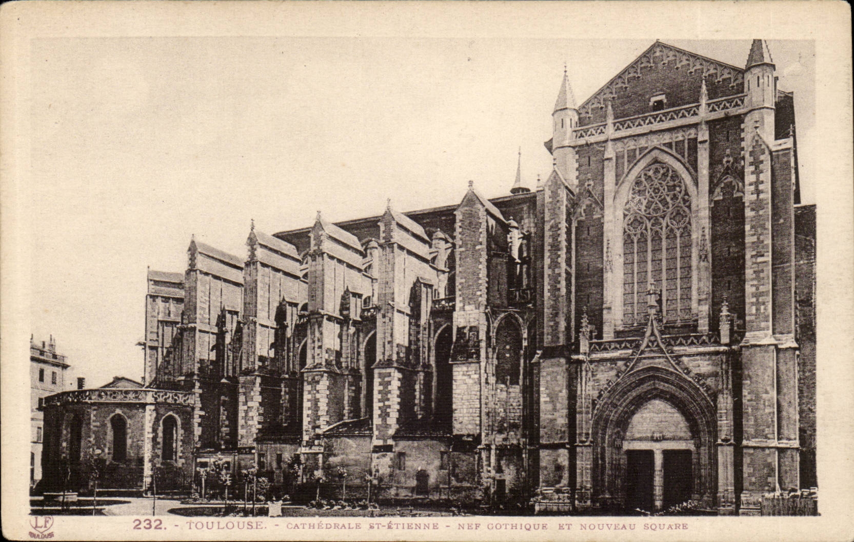 Toulouse CPA Cathedrale St Etienne Nef gothique et nouveau square