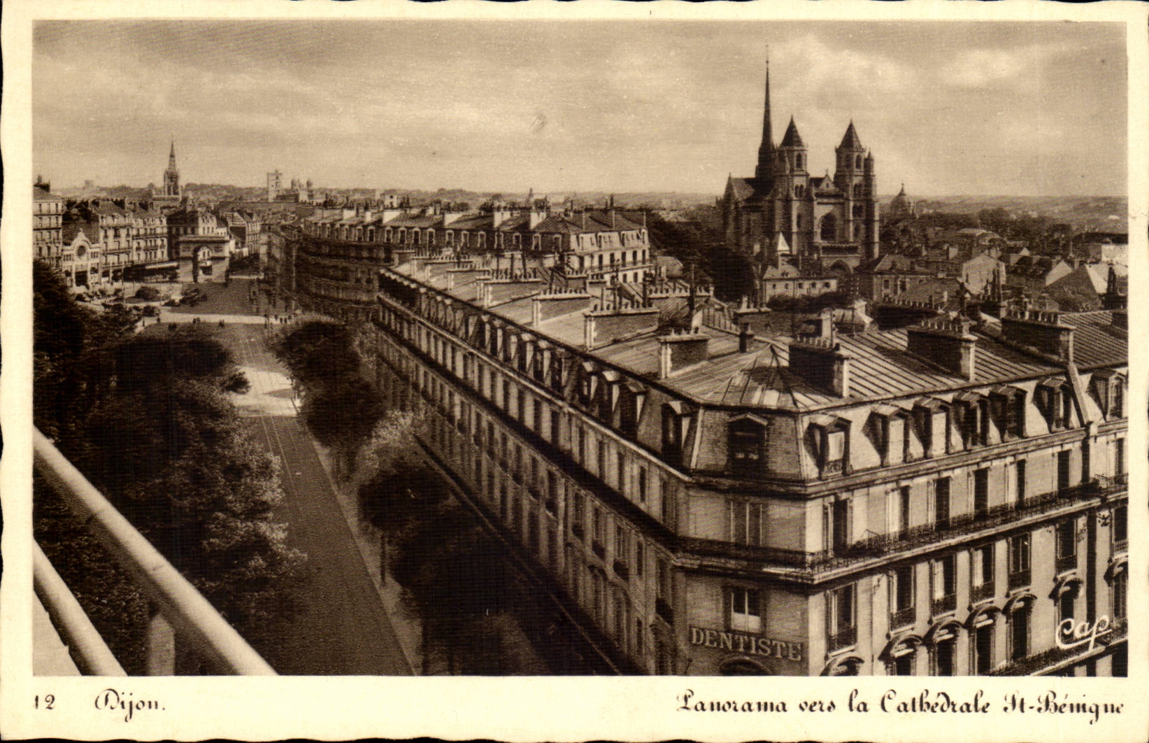 Dijon CPA Panorama vers la cathedrale St Benigne 