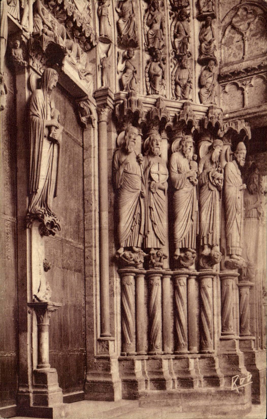 Chartres — Cathédrale, Portail Nord (XIIIe s.), au trumeau : sainte Anne, saint Jean-Baptiste avec son agneau