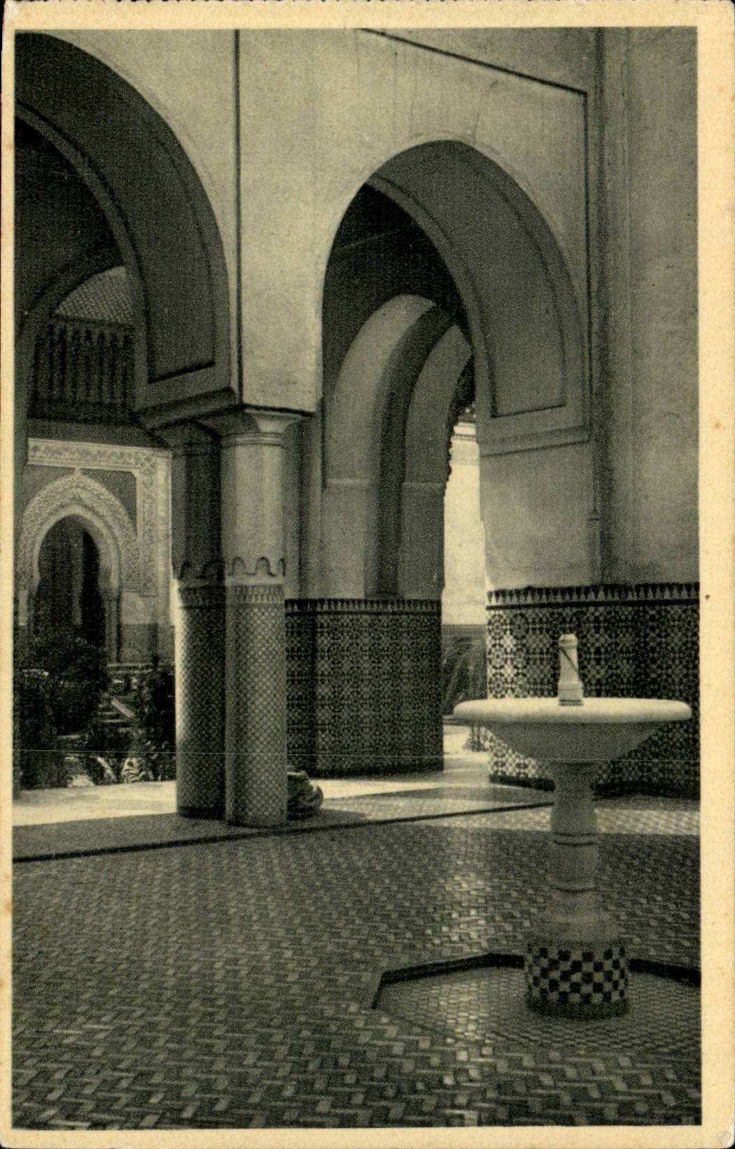 Cour intérieure d'une mosquée — Éditions Gründ, Paris — n°20
