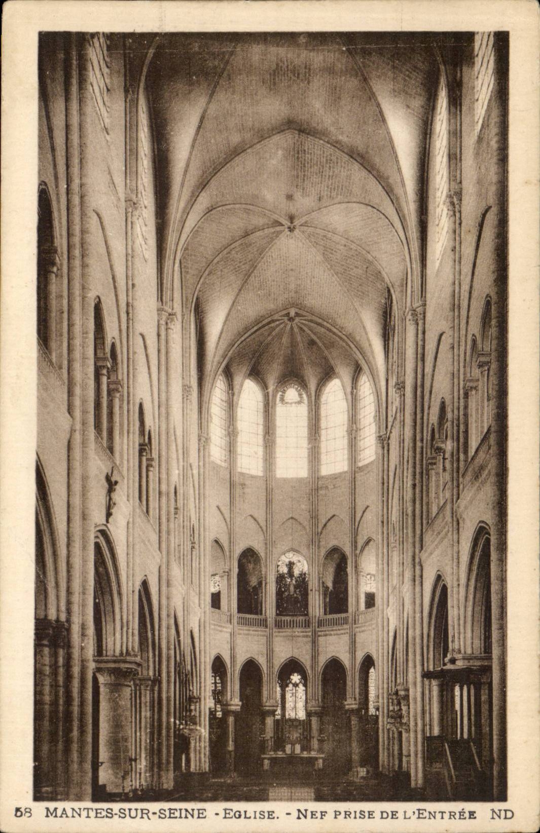 Mantes sur Seine CPA Eglise Nef prise de l'entree