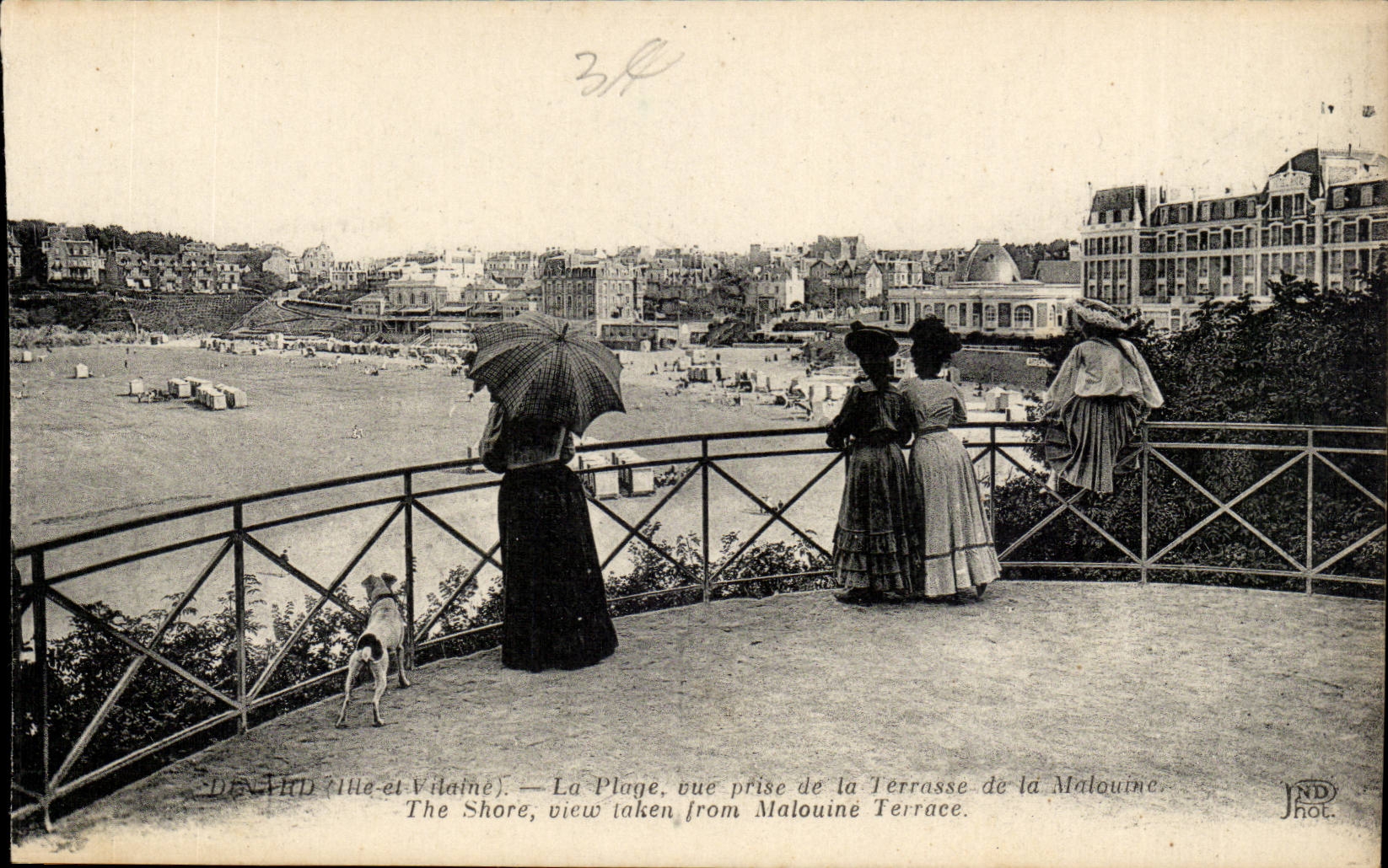 Deauville (Île-de-France) — La Plage, vue prise de la Terrasse de la Malouine — JND Hot.