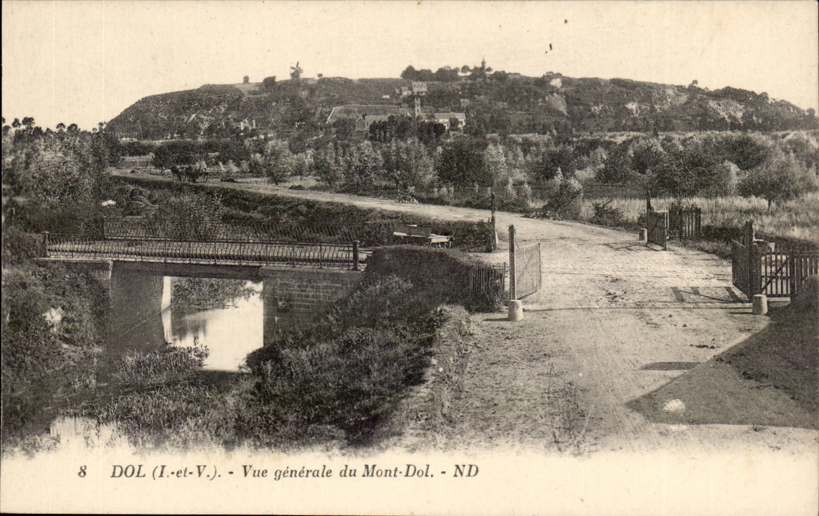 Dol (I.-et-V.) — Vue générale du Mont-Dol — ND