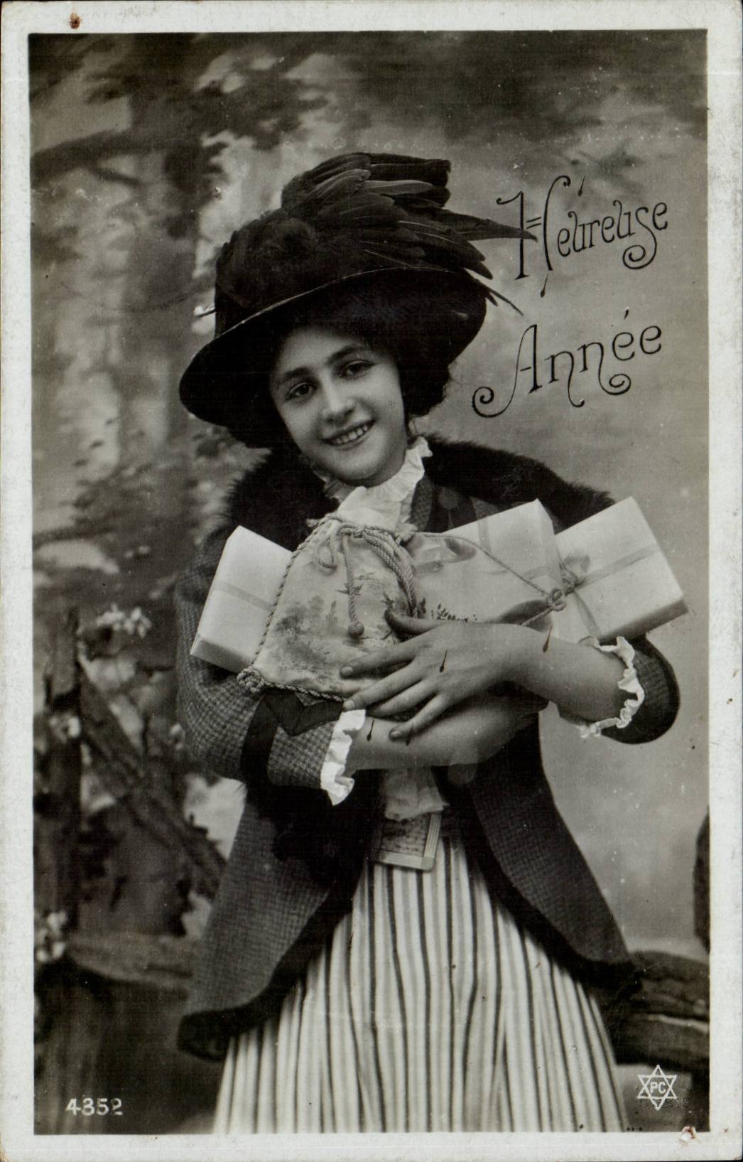 Jeune femme souriante — 'Heureuse Année' — éditeur PCX, n° 4-352