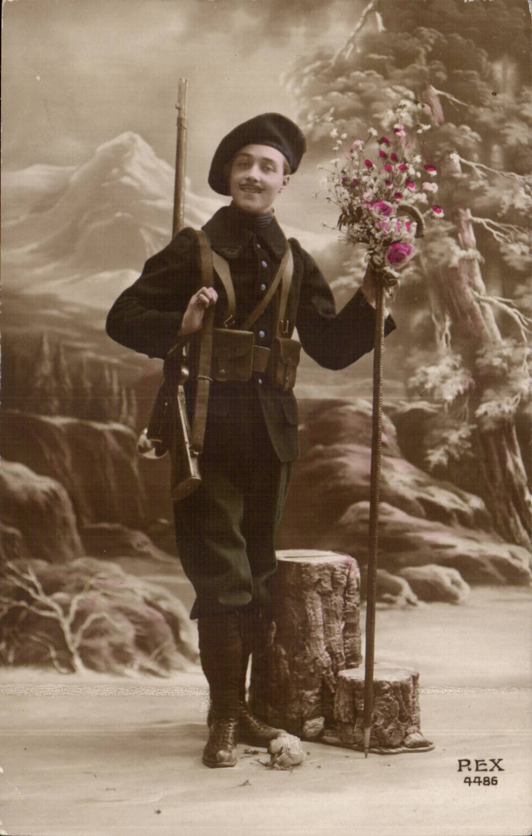 Soldato in uniforme — decoro montano — REX 4486