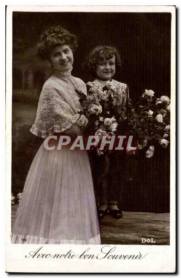 Femme et enfant avec bouquet de roses — DOL n°102