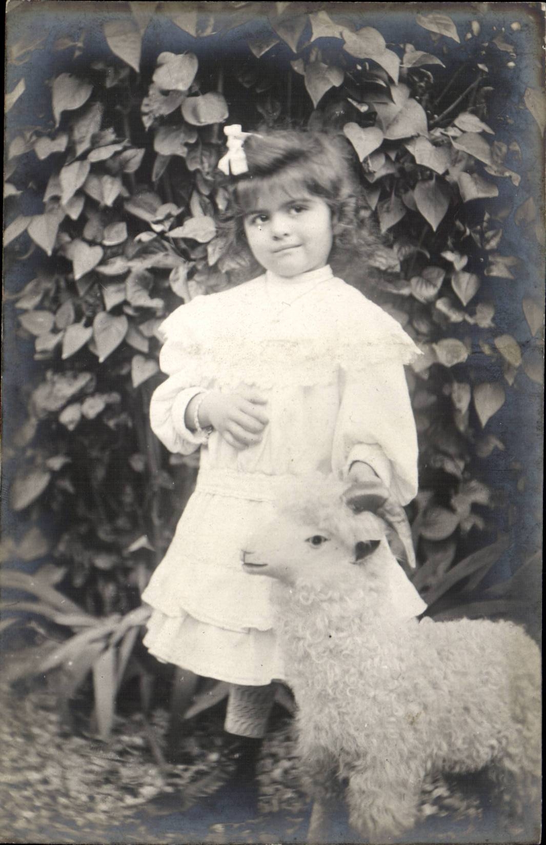 CPA Fantaisie Enfant et mouton