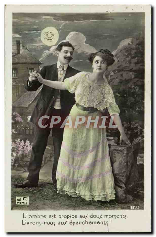 CPA Fantaisie Couple L'ombre est proprice aux doux moments livrons nous aux epanchements !