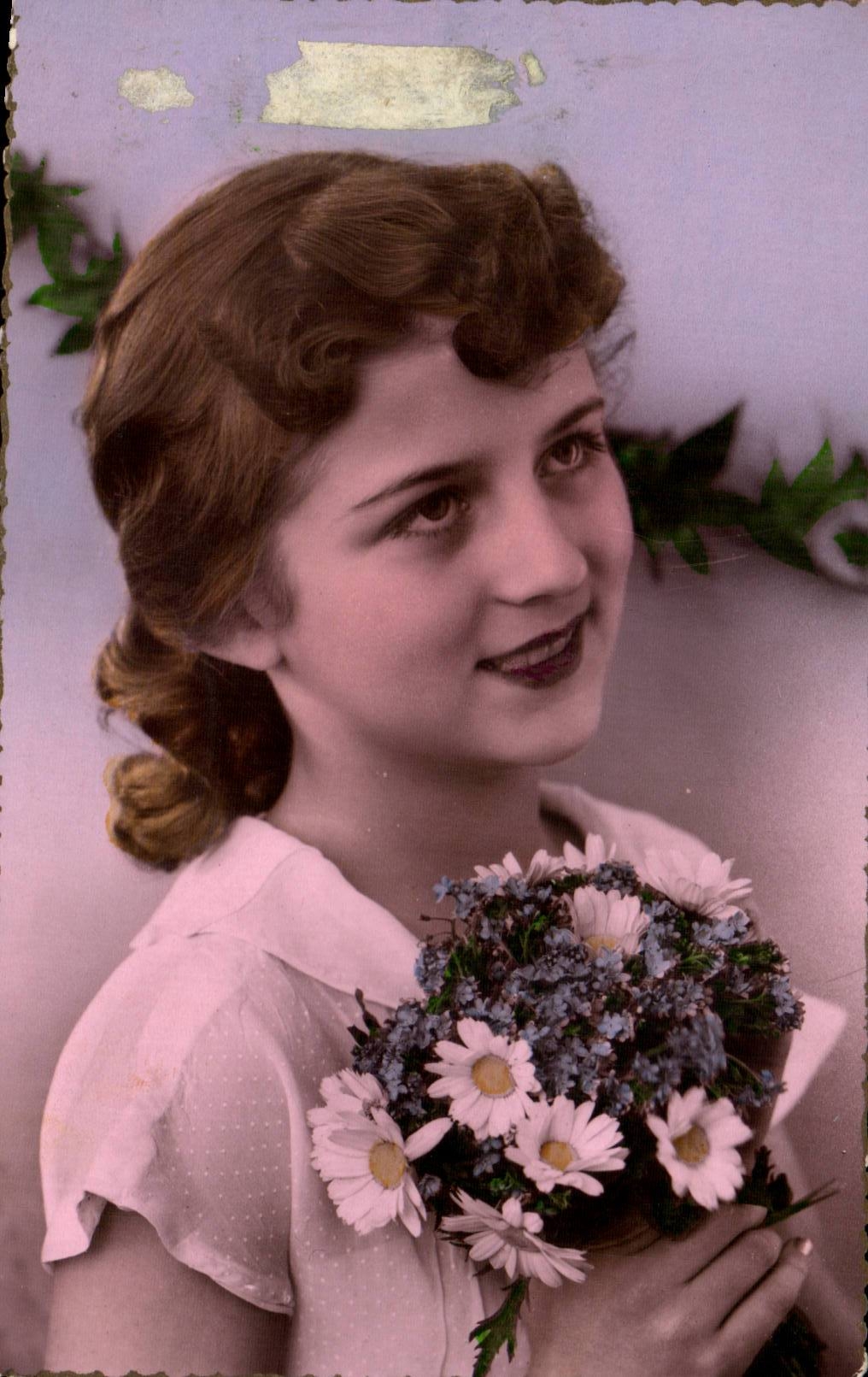 Jeune fille avec bouquet — éditeur ARS, série 2055