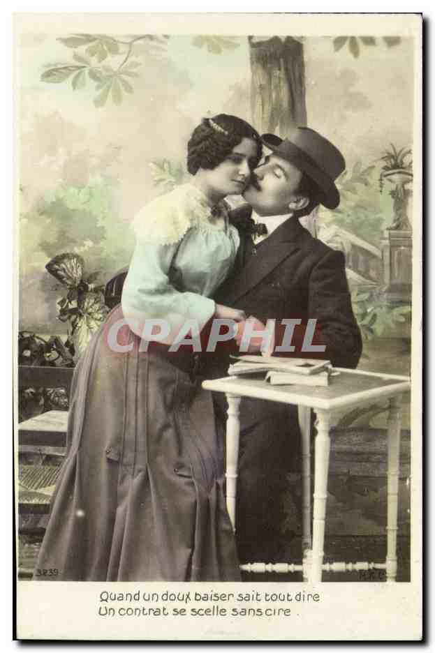 CPA Fantaisie Couple Quadn un doux baiser sait tout dire un contrat se scelle sans cire