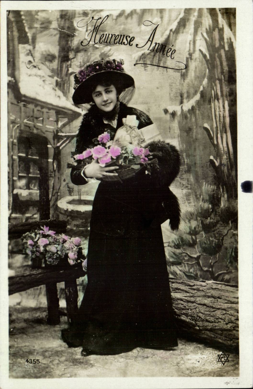 Femme en robe longue et chapeau — 'Meureuse Année' — série 4355