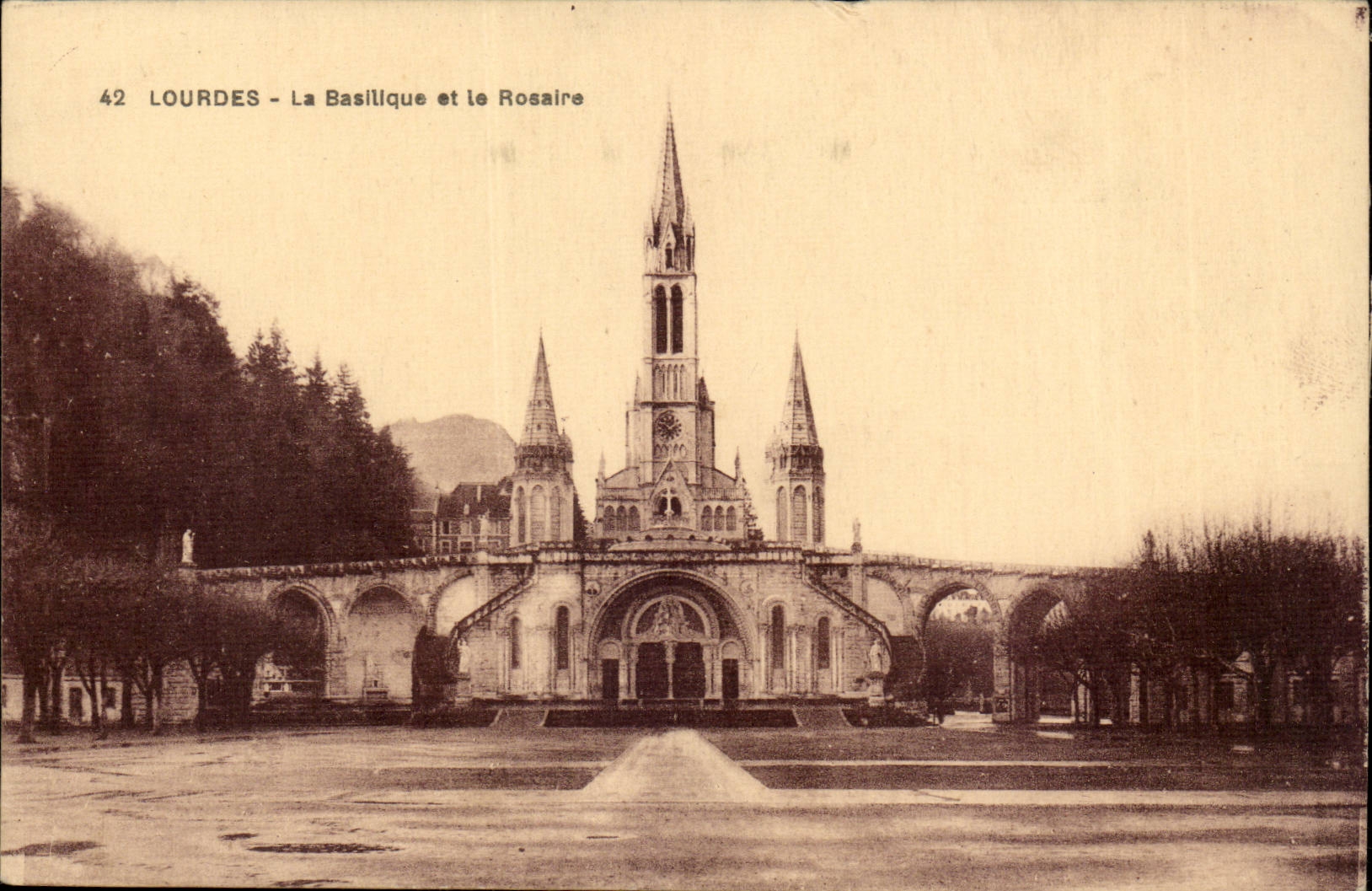 Lourdes CPA La basilique et le rosaire