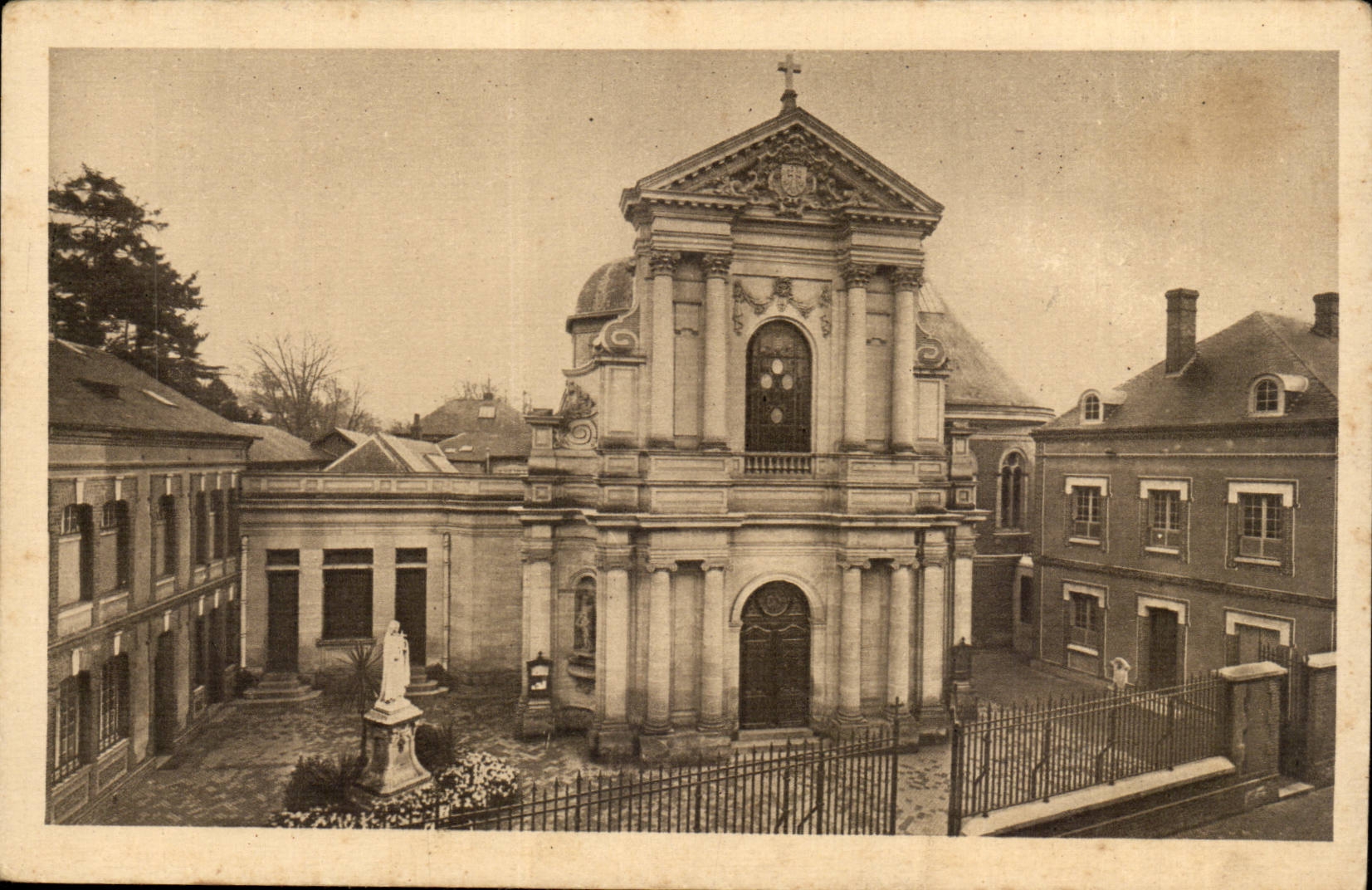 Chapelle des Carmélites de Lisieux — La Parade — Éditeur CPAPHIL, n°39