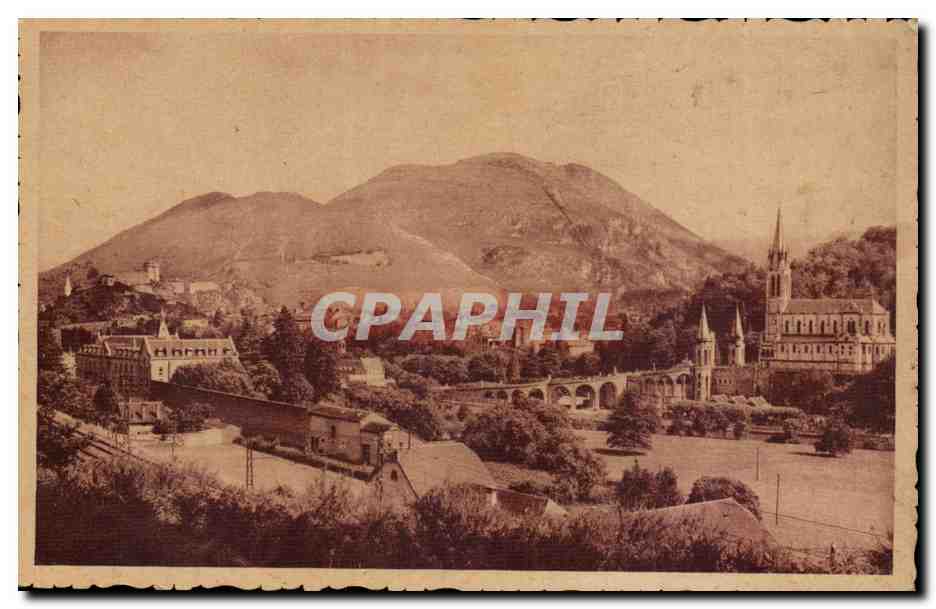 Lourdes CPA La basilique et le chateau fort
